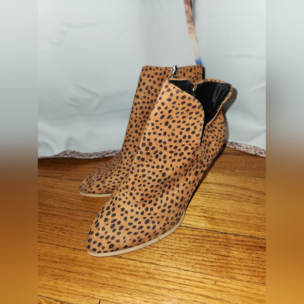 Leopard heels and spa sister mask